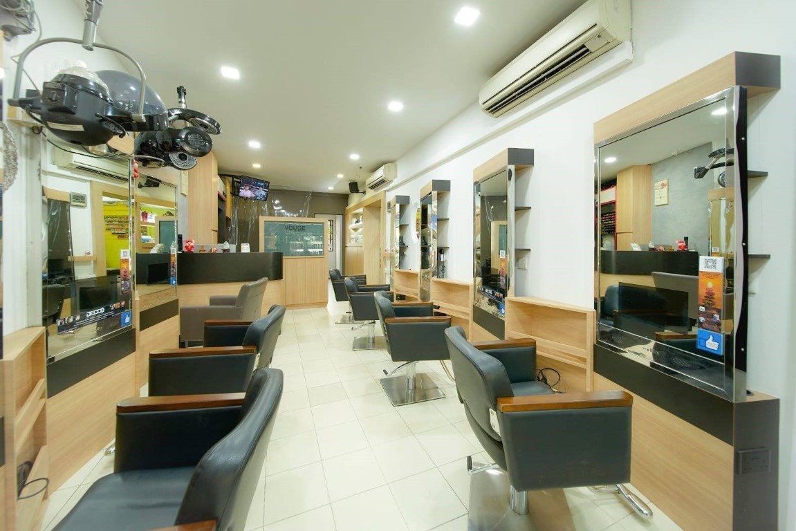 Yuhua Family | Merchant: 161 Vogue Hair Studio Yuhua Family | Merchant: 161 Vogue Hair Studio